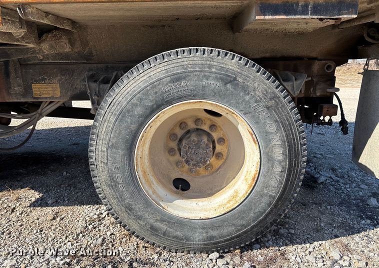 image for item FB3020 2001 International 4900 dump truck