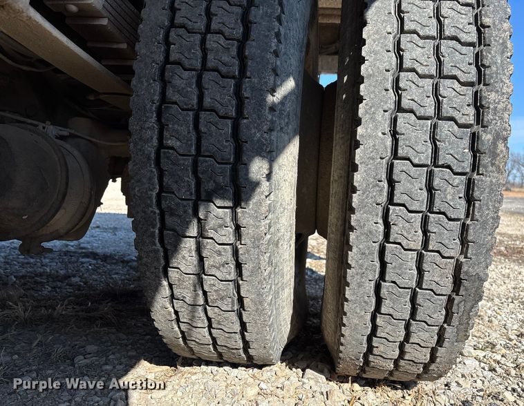 image for item FB3020 2001 International 4900 dump truck