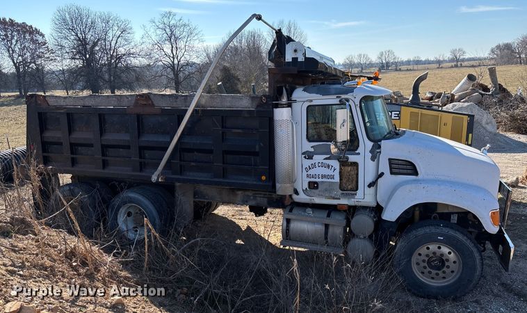 image for item FB3023 2004 Mack CV713 dump truck