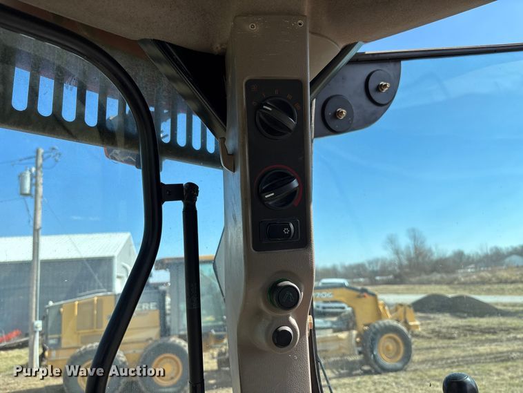 image for item FB3025 2006 Case IH MXU115 tractor