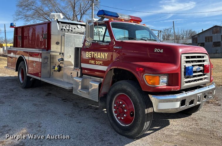 image for item FB3504 1995 Ford F800 pumper fire truck