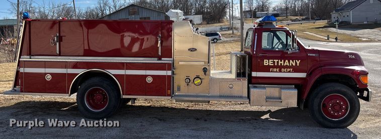 image for item FB3504 1995 Ford F800 pumper fire truck