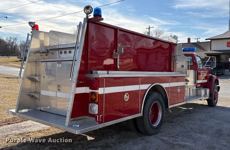 image for item FB3504 1995 Ford F800 pumper fire truck