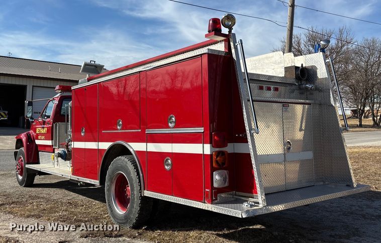 image for item FB3504 1995 Ford F800 pumper fire truck