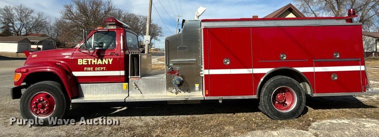 image for item FB3504 1995 Ford F800 pumper fire truck