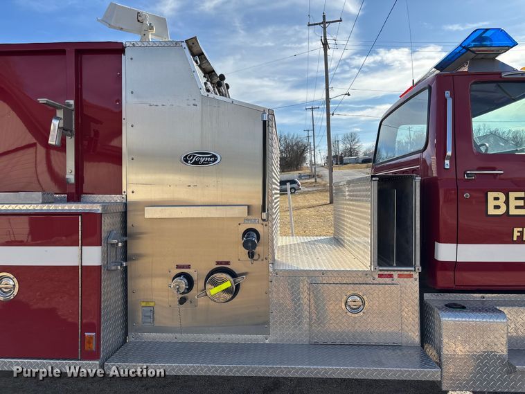 image for item FB3504 1995 Ford F800 pumper fire truck