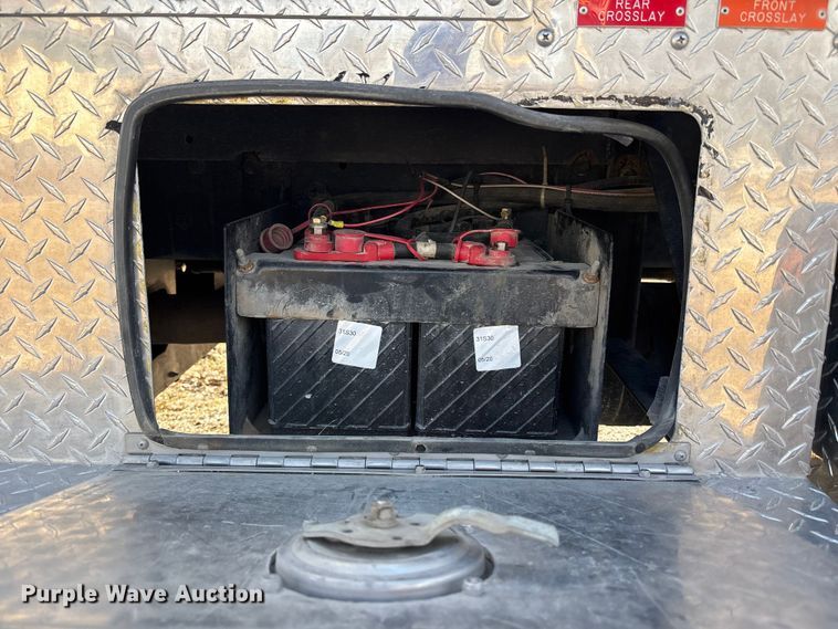 image for item FB3504 1995 Ford F800 pumper fire truck