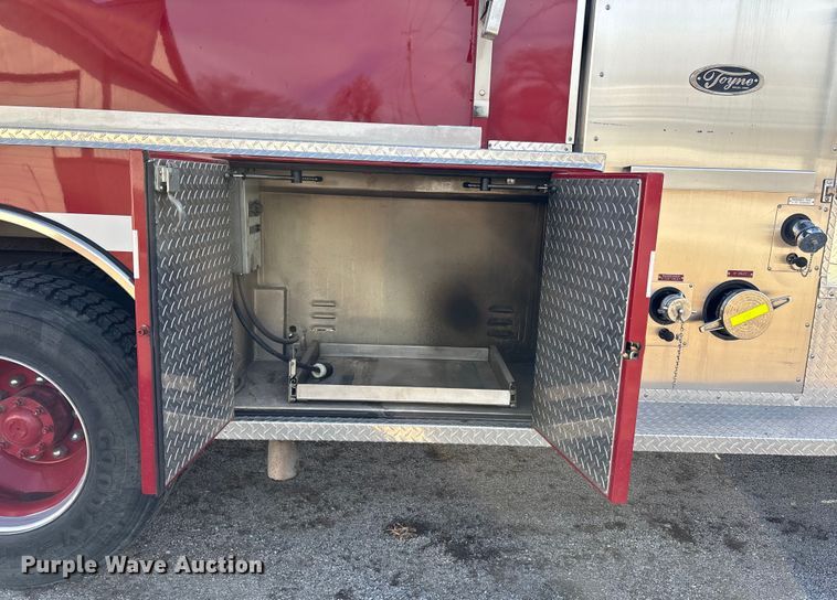 image for item FB3504 1995 Ford F800 pumper fire truck