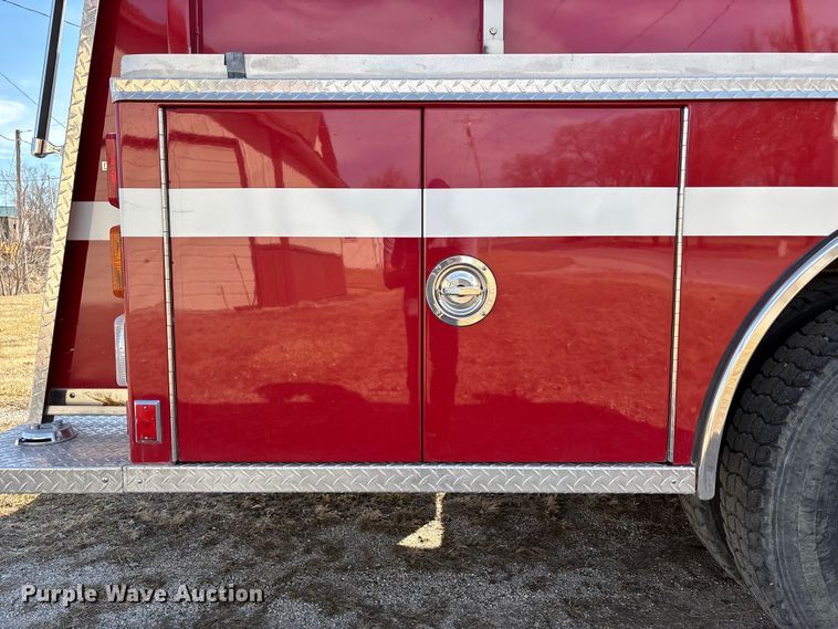 image for item FB3504 1995 Ford F800 pumper fire truck