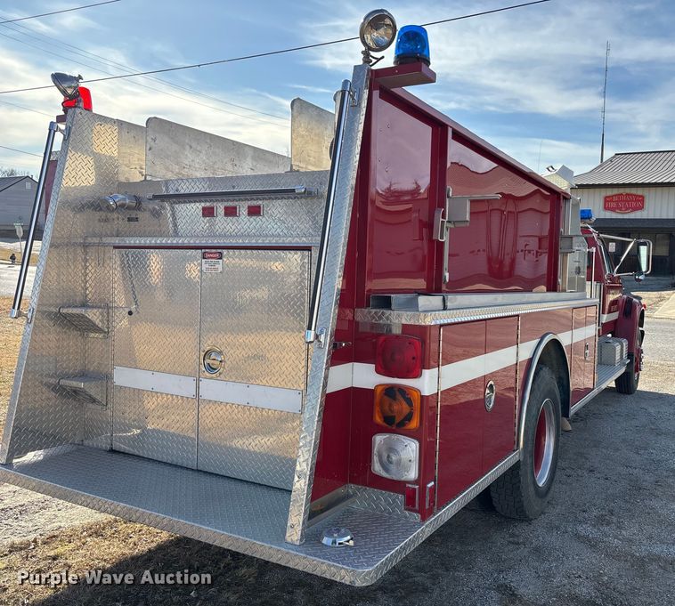 image for item FB3504 1995 Ford F800 pumper fire truck