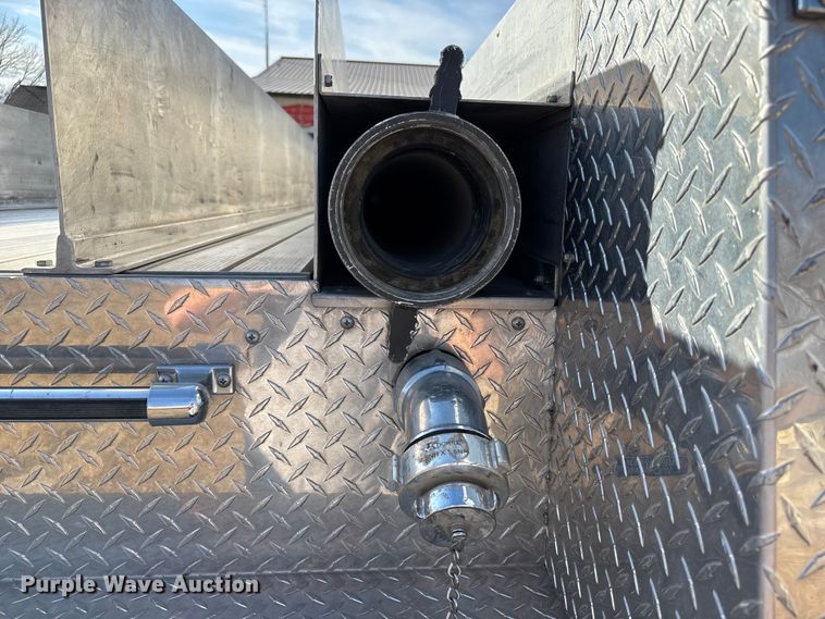 image for item FB3504 1995 Ford F800 pumper fire truck