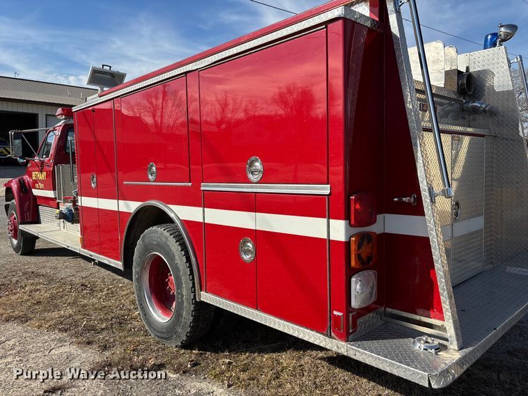 image for item FB3504 1995 Ford F800 pumper fire truck