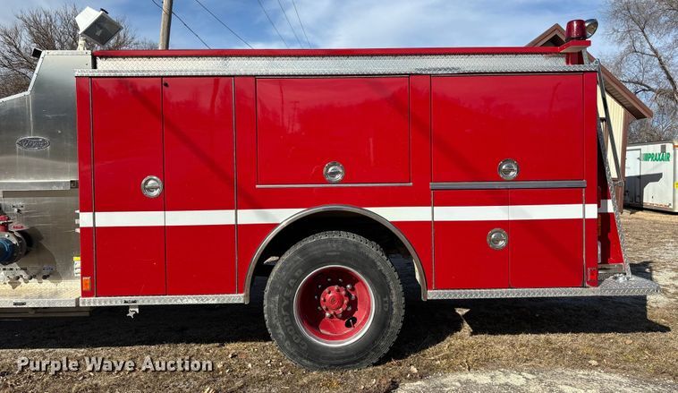 image for item FB3504 1995 Ford F800 pumper fire truck
