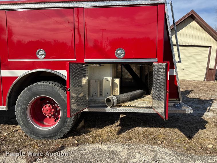 image for item FB3504 1995 Ford F800 pumper fire truck