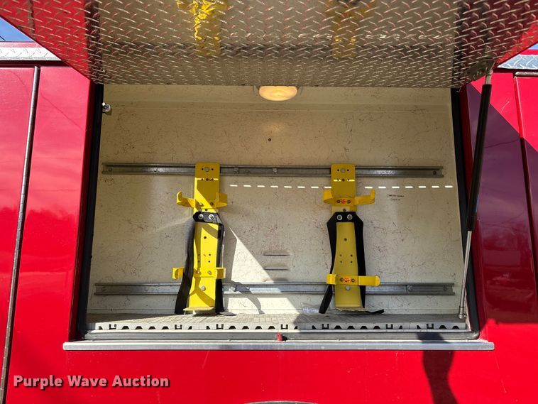 image for item FB3504 1995 Ford F800 pumper fire truck