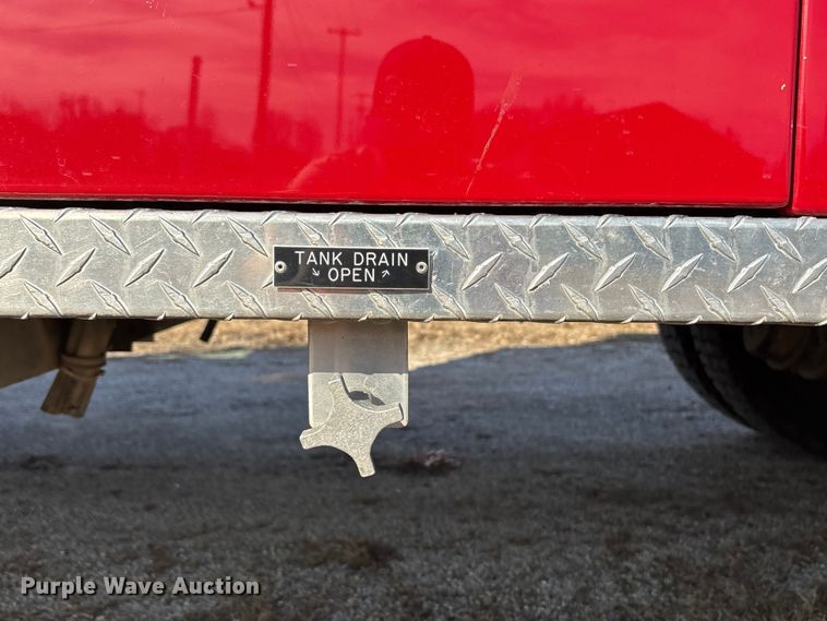 image for item FB3504 1995 Ford F800 pumper fire truck