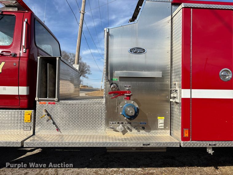 image for item FB3504 1995 Ford F800 pumper fire truck