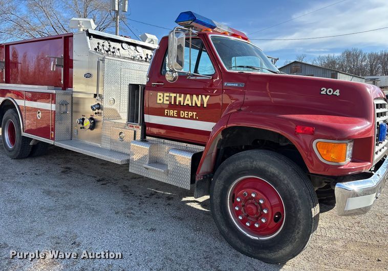 image for item FB3504 1995 Ford F800 pumper fire truck