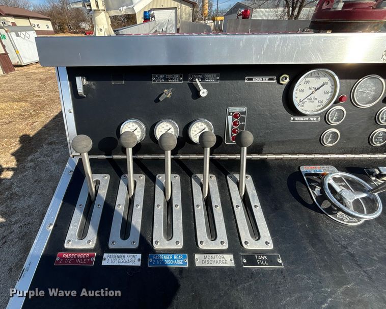 image for item FB3504 1995 Ford F800 pumper fire truck