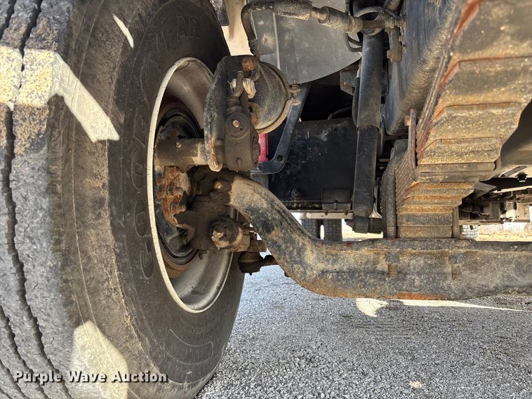 image for item FB3504 1995 Ford F800 pumper fire truck