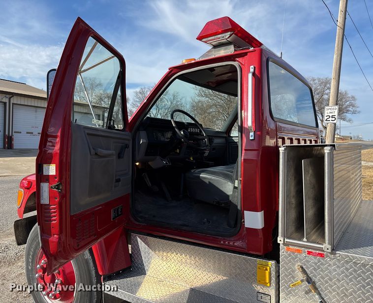 image for item FB3504 1995 Ford F800 pumper fire truck