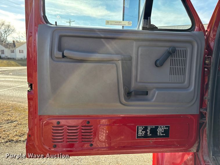 image for item FB3504 1995 Ford F800 pumper fire truck