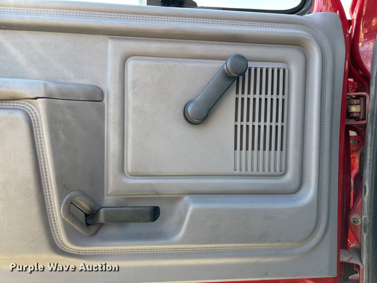 image for item FB3504 1995 Ford F800 pumper fire truck