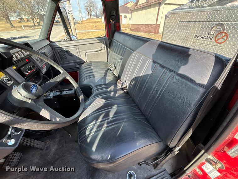 image for item FB3504 1995 Ford F800 pumper fire truck