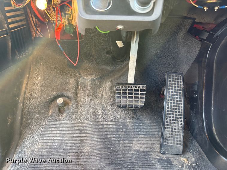 image for item FB3504 1995 Ford F800 pumper fire truck