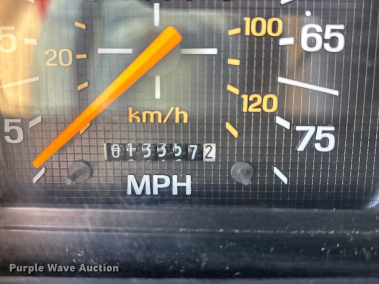 image for item FB3504 1995 Ford F800 pumper fire truck