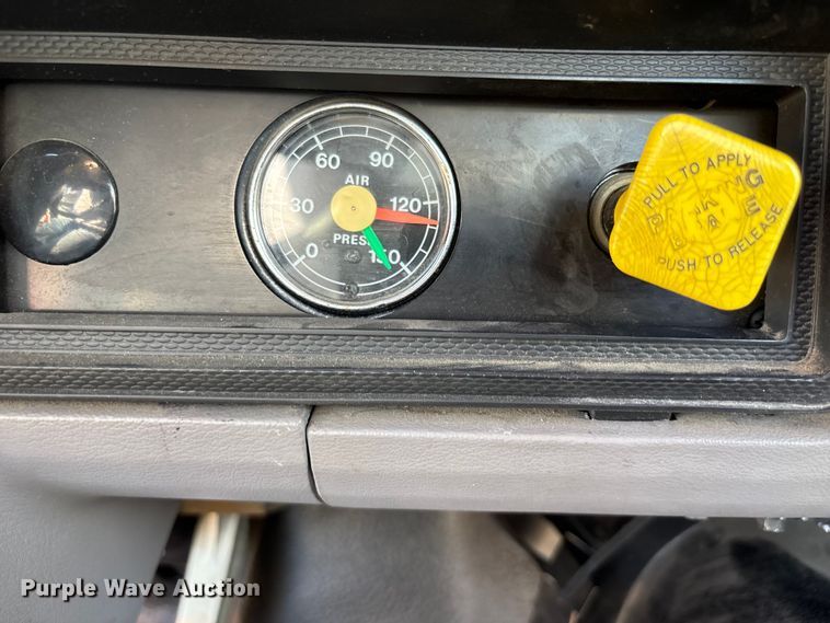 image for item FB3504 1995 Ford F800 pumper fire truck