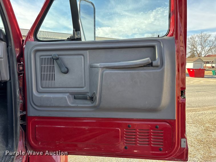 image for item FB3504 1995 Ford F800 pumper fire truck