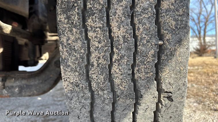 image for item FB3504 1995 Ford F800 pumper fire truck