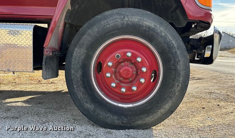 image for item FB3504 1995 Ford F800 pumper fire truck