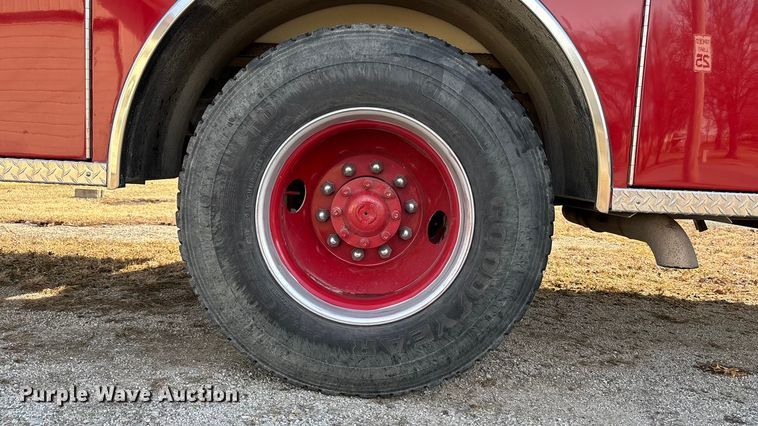 image for item FB3504 1995 Ford F800 pumper fire truck