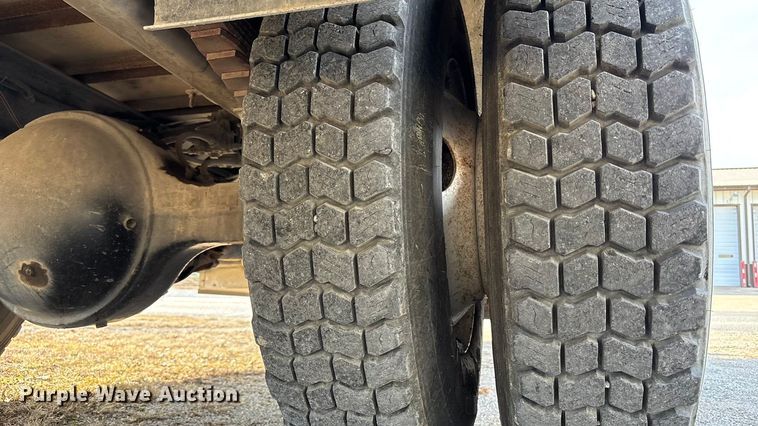 image for item FB3504 1995 Ford F800 pumper fire truck