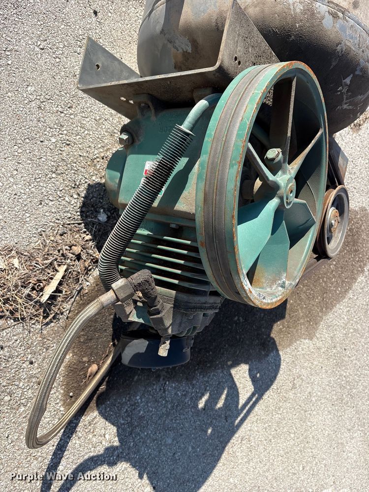 image for item FB8588 Air compressor