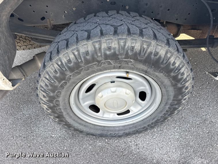 image for item FB8594 2016 Ford F250 Super Duty XL Ext. Cab pickup truck