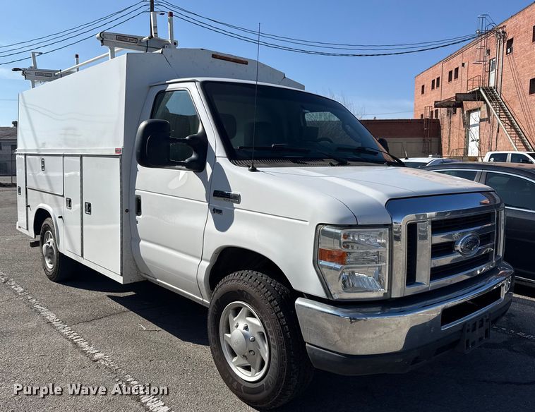 image for item FB8596 2012 Ford E350 Super Duty utility van