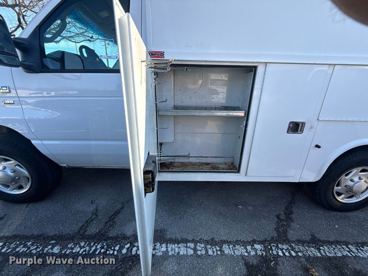 image for item FB8596 2012 Ford E350 Super Duty utility van