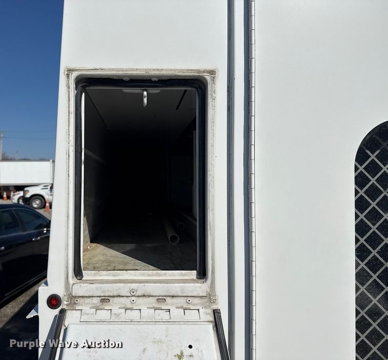 image for item FB8596 2012 Ford E350 Super Duty utility van