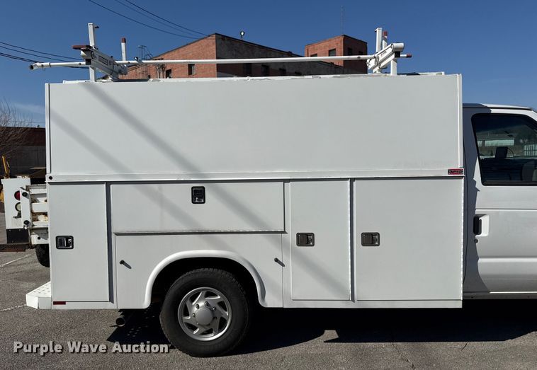 image for item FB8596 2012 Ford E350 Super Duty utility van