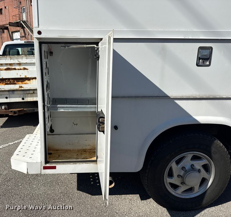 image for item FB8596 2012 Ford E350 Super Duty utility van