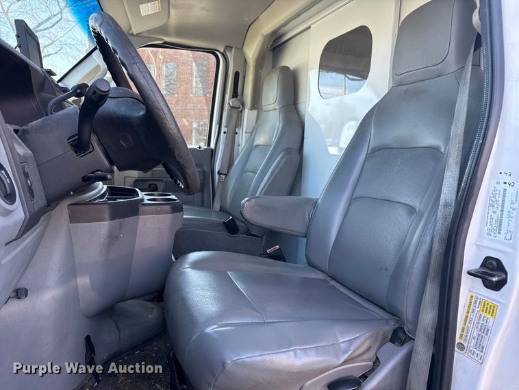 image for item FB8596 2012 Ford E350 Super Duty utility van