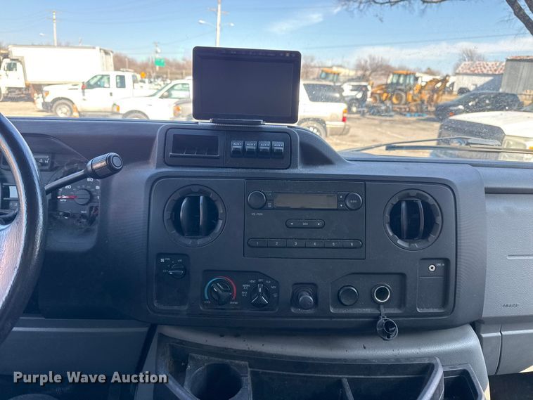 image for item FB8596 2012 Ford E350 Super Duty utility van