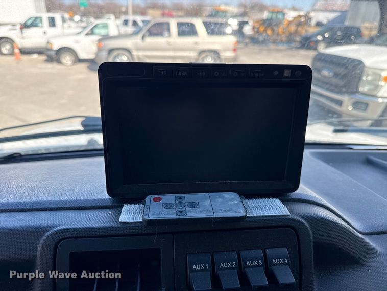 image for item FB8596 2012 Ford E350 Super Duty utility van