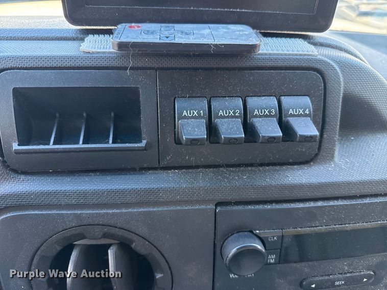 image for item FB8596 2012 Ford E350 Super Duty utility van