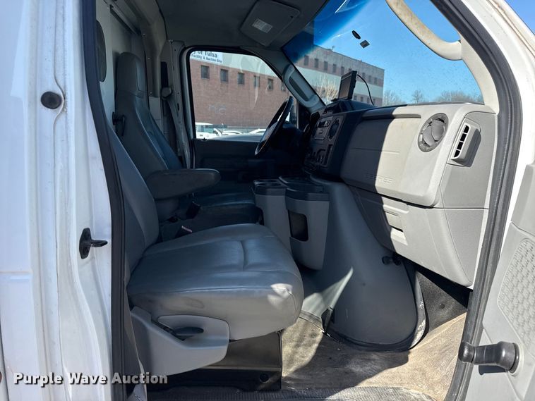 image for item FB8596 2012 Ford E350 Super Duty utility van