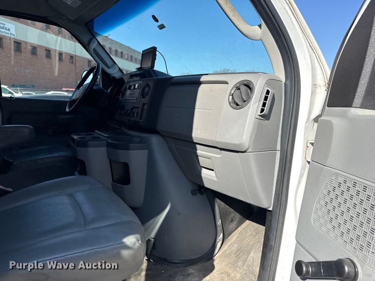 image for item FB8596 2012 Ford E350 Super Duty utility van
