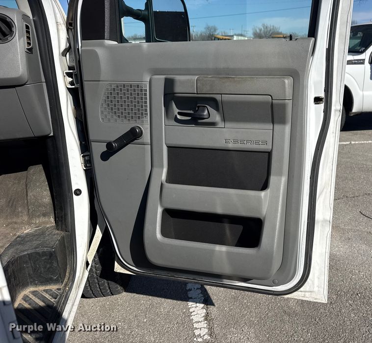 image for item FB8596 2012 Ford E350 Super Duty utility van